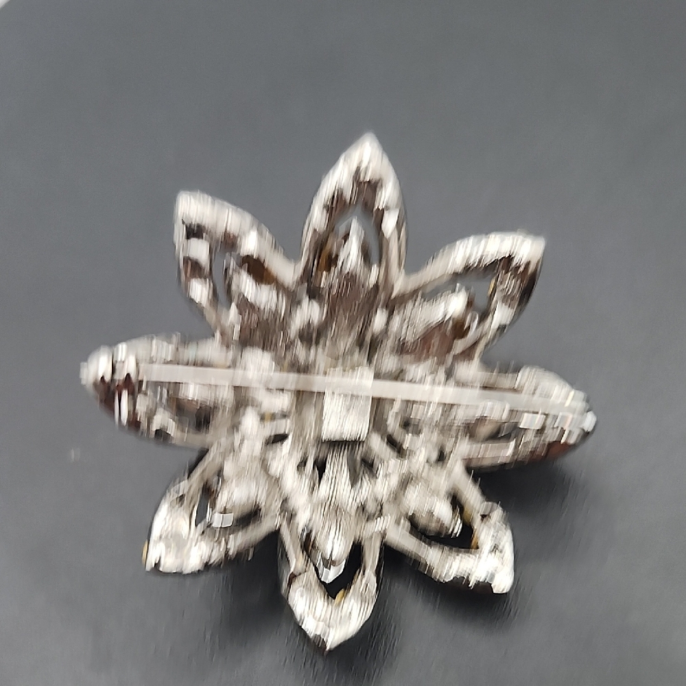 Sparkling Floral Brooch with Brown and Gold Hues - Picture 8 of 13